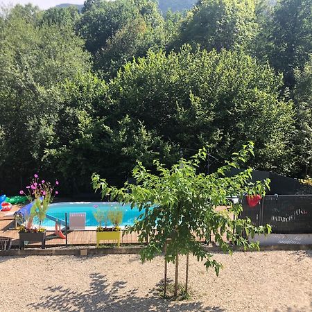 Au Bord De L Eau Panzió Surba Kültér fotó